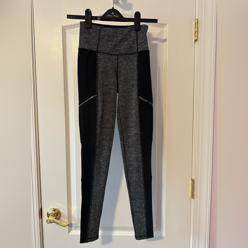 Athleta Black and Gray Patterned Leggings